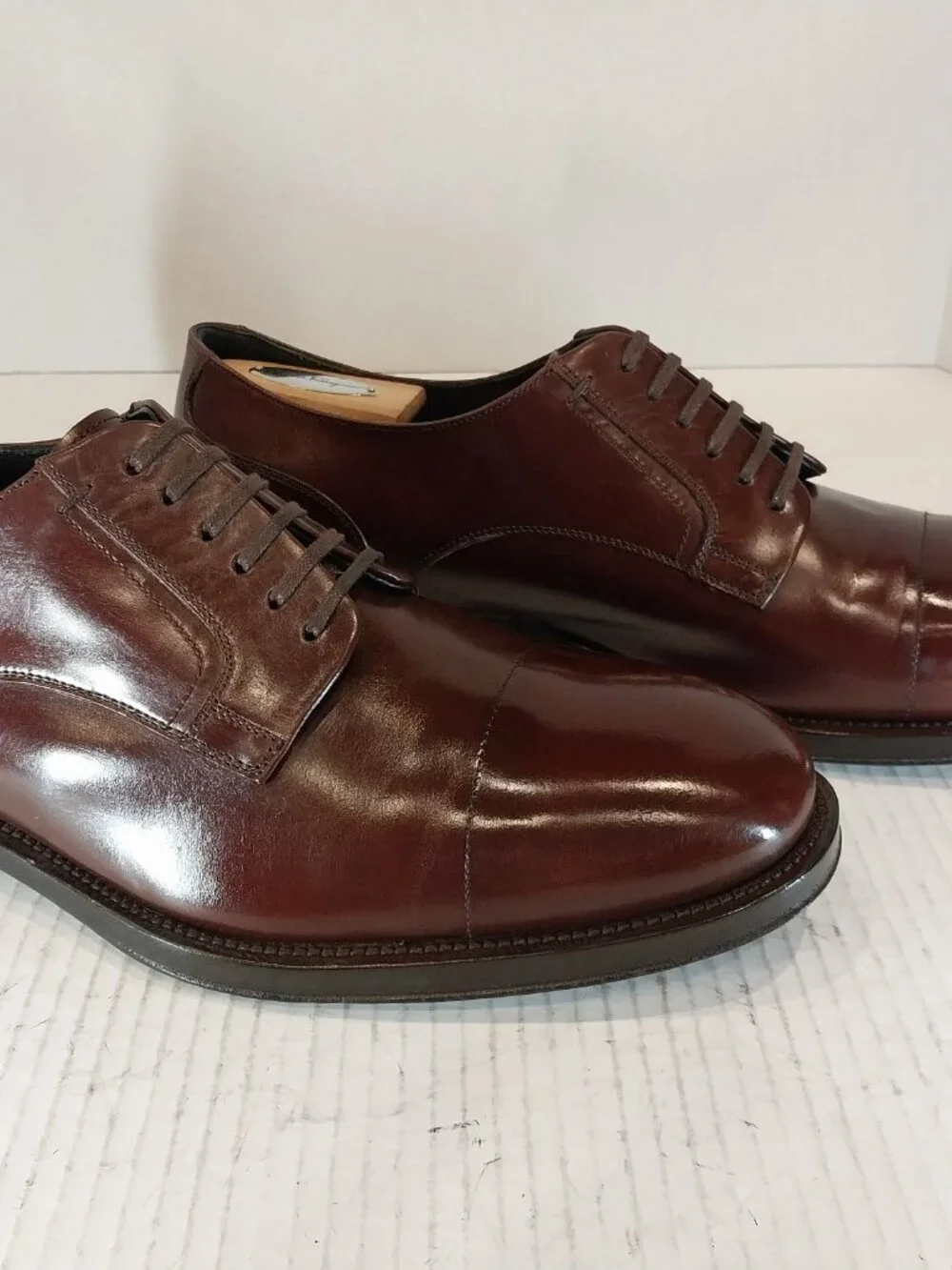 SALVATORE FERRAGAMO men's (SAVE $750) size 10.5 EE brown Derby.